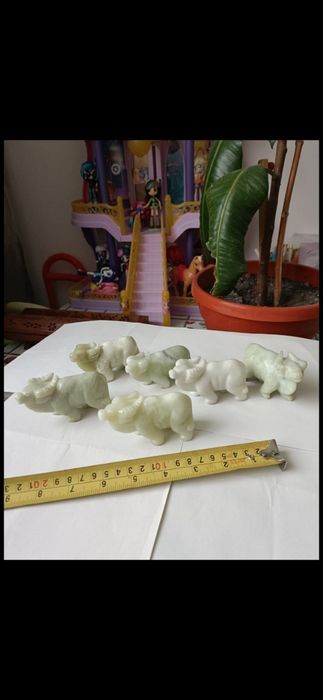 Tauri de jad , piatra verde