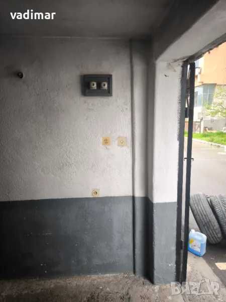 От собственик - гараж-монолит с канал, ток и вода – кв. Запад, Асеновград | 17 кв.м