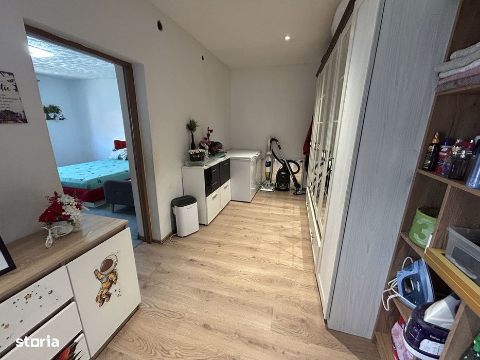 Vand casa din caramida, st.494 mp, sc.131 mp, cu 4 cam.2 bai, moderna