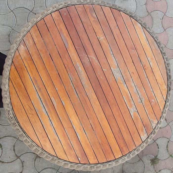 Masă rotundă pentru  grădină.