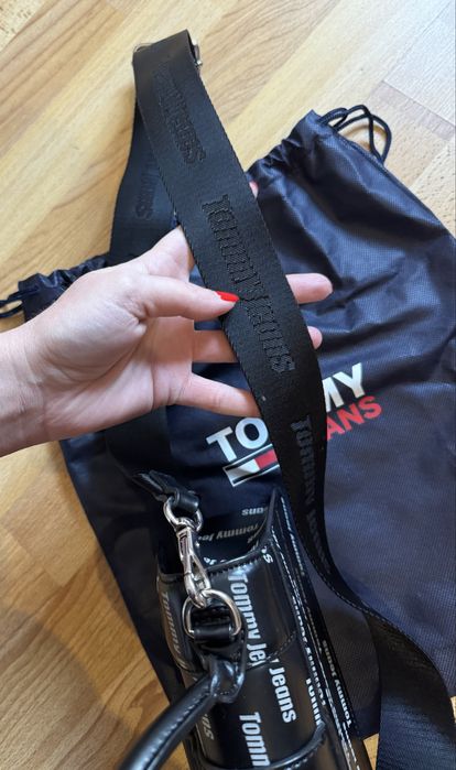 Оригинална чанта Tommy Jeans