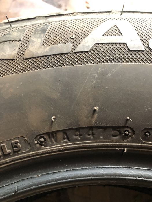 Продавам гуми за джип