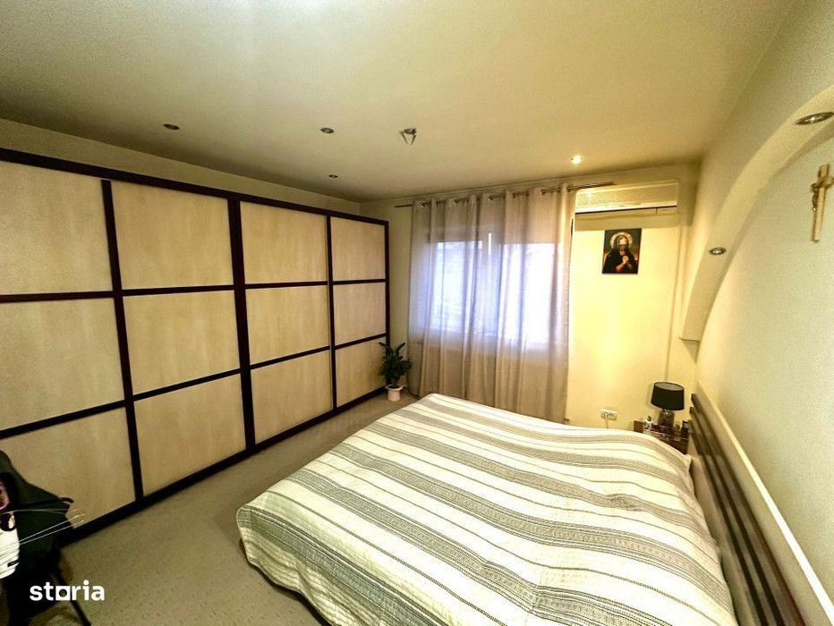 Casa moderna, 2 corpuri de cladire, teren 1000 mp, zona Aradul Nou