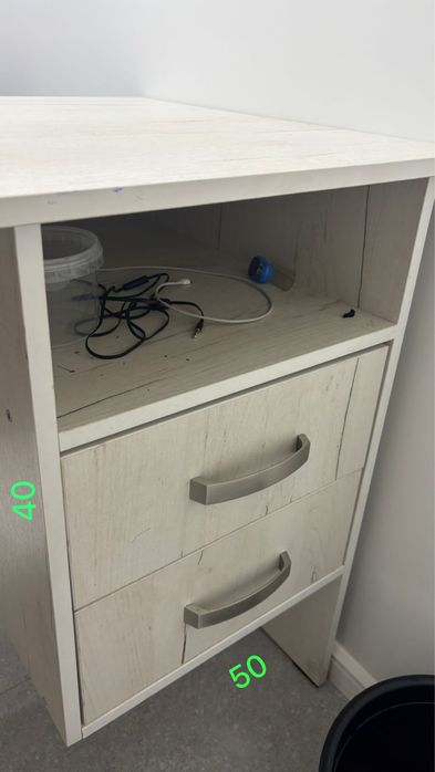 Стильный стол с тумбой