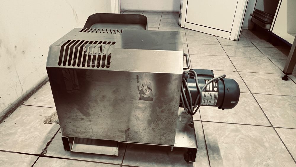 Vand raft si masa de inox, mașina desamburit vișine