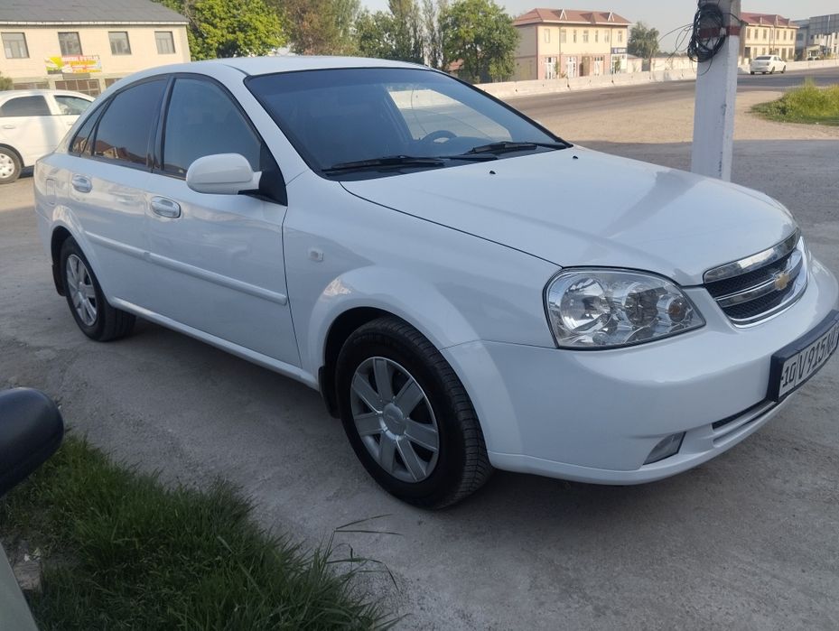 LACETTI 2010 года выпуска 2-позиция. Состояние хороший метан газ 3-пок