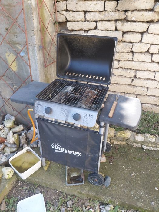 Газово барбекю Outsunny с две горелки 5,6 kW