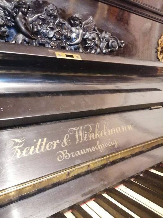 Pianina de vânzare
