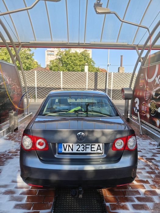 Volkswagen Jetta 2007 benzină, 2.479 € — imagine 2