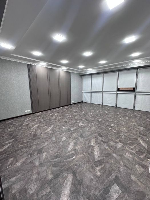 40м² вдоль дороги на 3м этаже