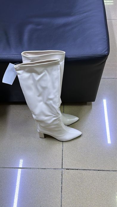 Продам белые сапожки