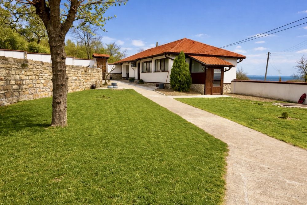 Реновирана къща - гр. Каспичан, кв. Калугерица