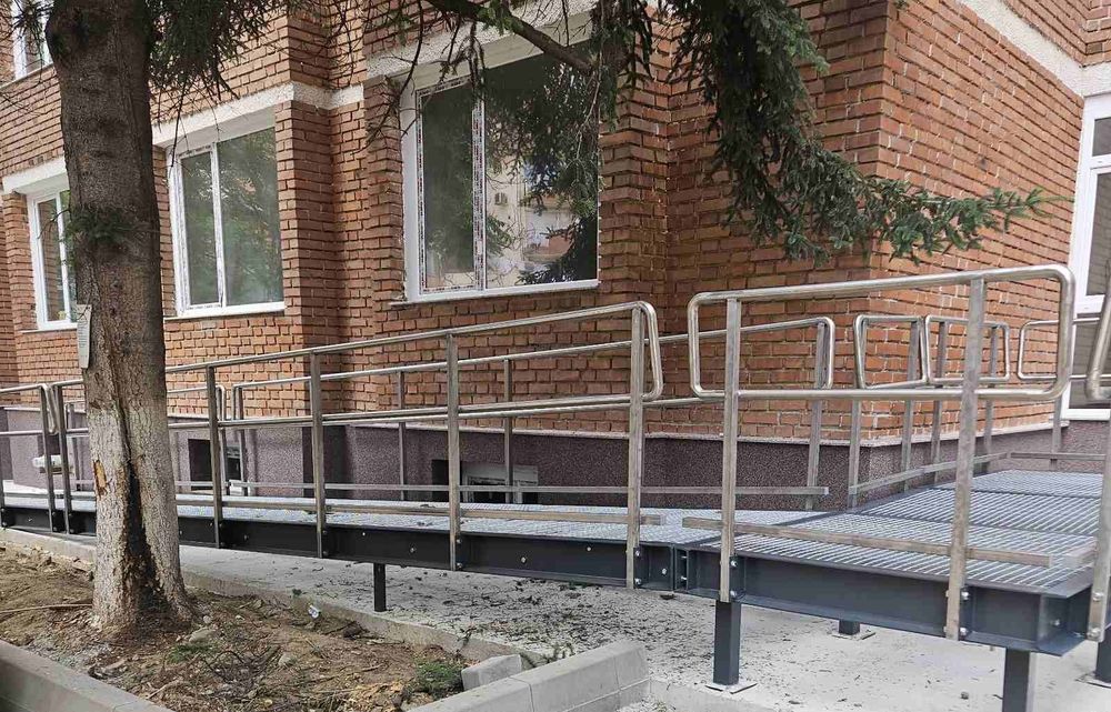 МЕТАЛНИ РАМПИ – изработка и монтаж | Рампи за инвалиди, колички и товари