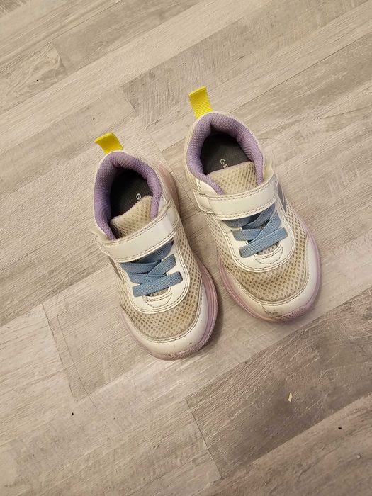 Обувки и сандали.