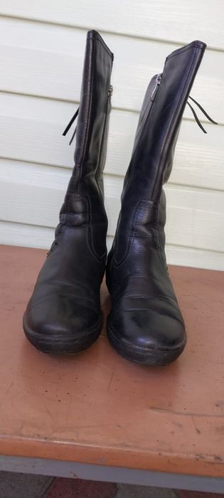 Женские кожаные сапоги