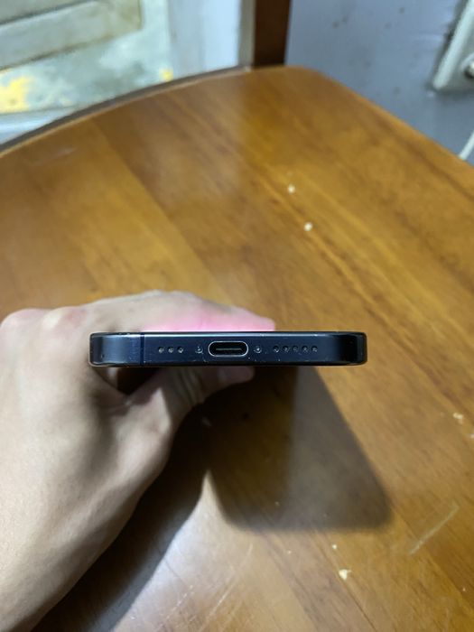 iphone 15 pro , заблокирован мошейниками,