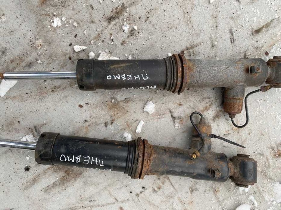 амортизатор  рычаг на Ауди Алроад А6 привозной в наличии