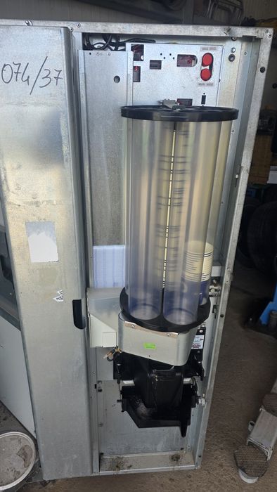 Двойна вендинг машина