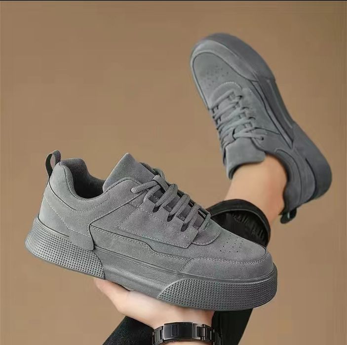 Продам мужские кроссовки