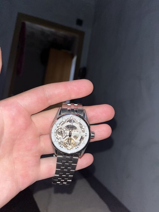 Продам напучные часы