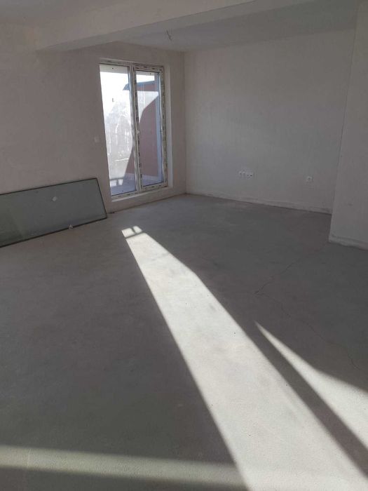 Продава се Тристаен апартамент в с. Брестник, Област Пловдив - 145 кв.м за 12 €/кв.м - Снимка #8