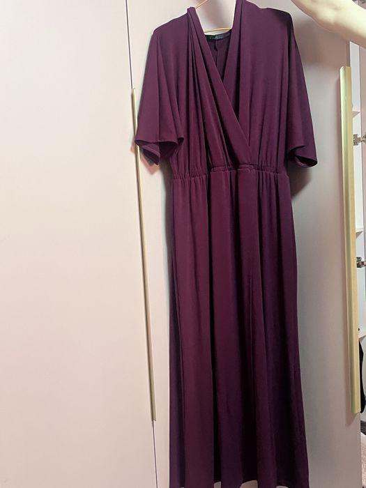 Бордовое платье, большого размера с V вырезом