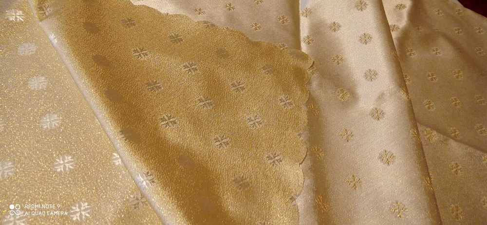 Продавам две луксозни покривки за маса