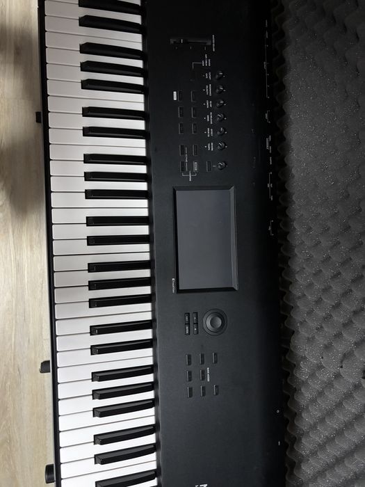 Vând Korg Nautilus