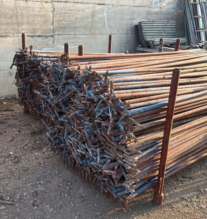 Podine și schela metalica