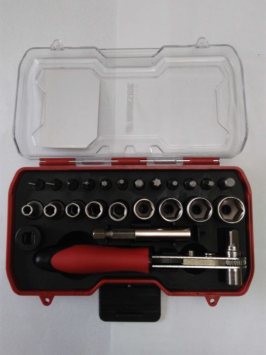 Trusa cu Adaptor si Biti