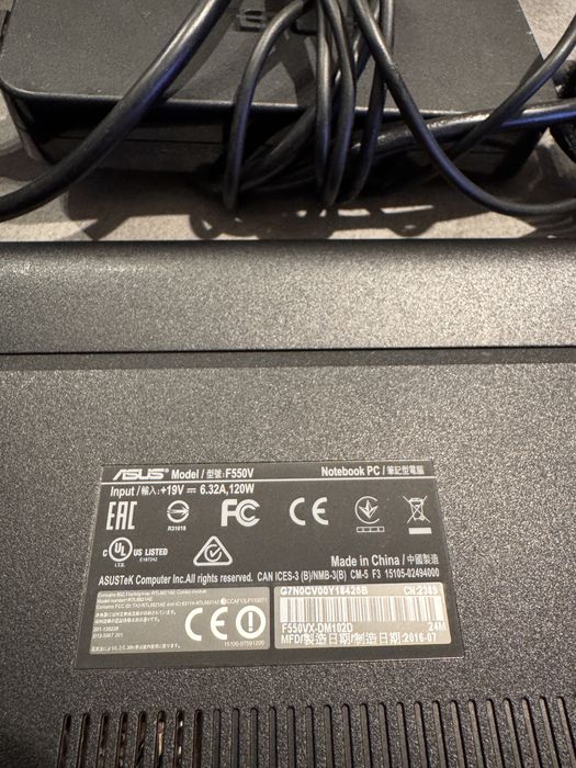 Vând laptop Asus F550V intel core i7 nvidia gtx 950m