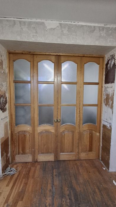 Деревянная дверь, двери