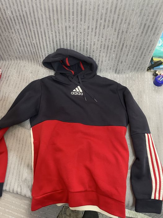 Комплект Адидас,закупен на стойност 260 лв от Адидас!Носен е 2,3 пъти