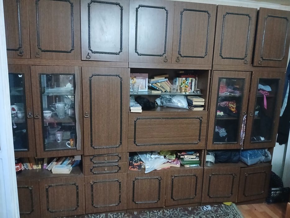 Отдам стенку и диван. . Самовывоз