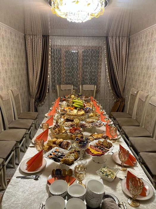 Стол со стульями