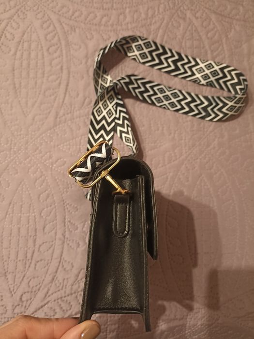 Малка чанта със сваляща се дръжка