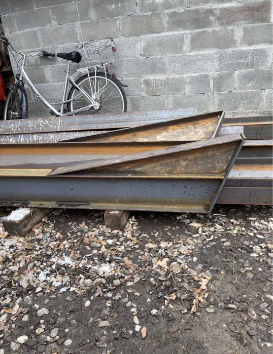 Vând structura metalică 10M lătime 20M lungime 4M înaltime preg 2800 €