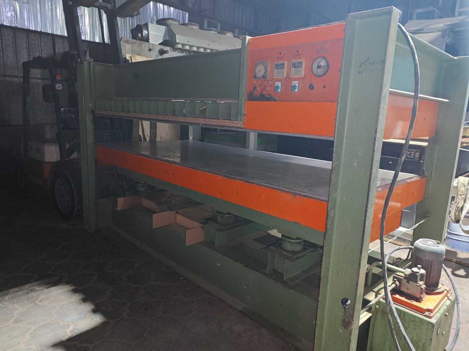 Пресс мебельный горячего прессования 1300на3000(турок)
