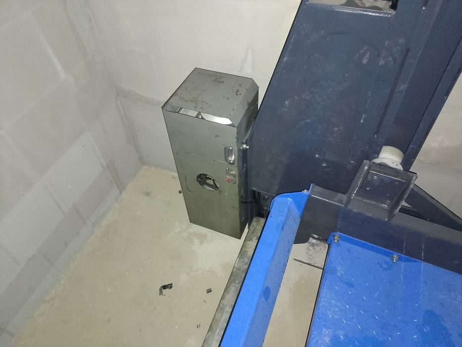 Система за паркиране на два автомобила