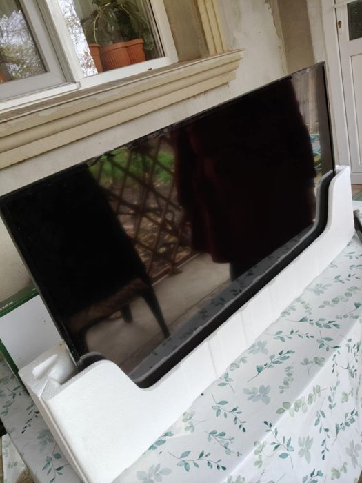 Vând TV smart Panasonic 103cm Nefuncțional.