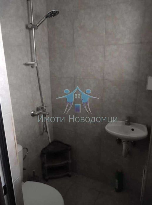 Тухлен етаж от къща с двор в гр.Велики Преслав, Център