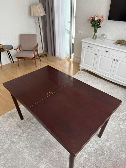 Продаётся стол (Drevounia), Братислава, Чехословакия