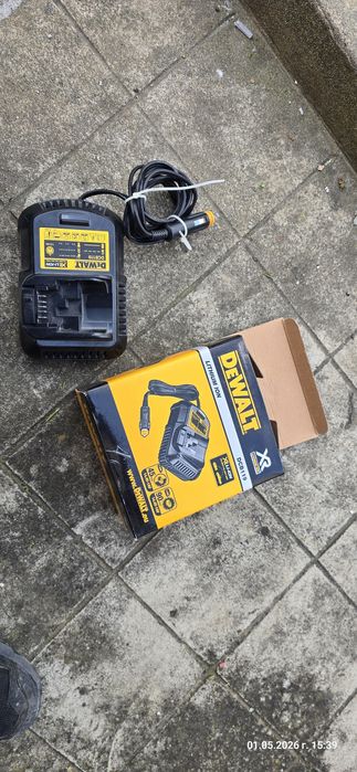 Зарядно устройство за кола 12V и батерии 18V DeWALT DCB119