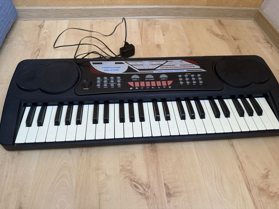 Продается синтезатор в рабочем состоянии