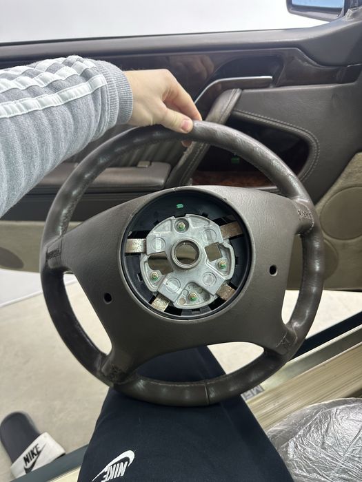 Кожен волан за mercedes w140