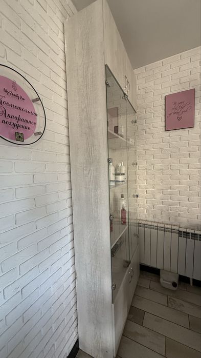 Продам шкаф витрину
