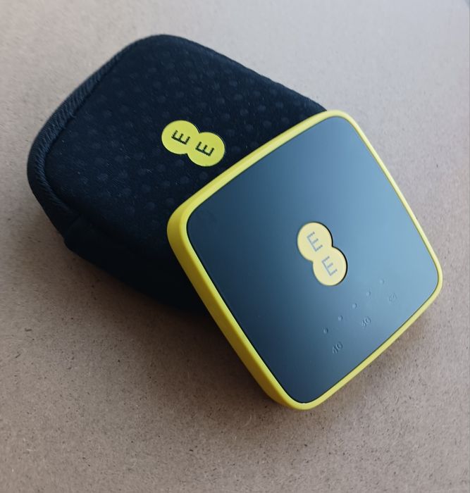 Alcatel EE40VB Router 4G cu SIM Modem portabil WiFi Hotspot 4G decodat