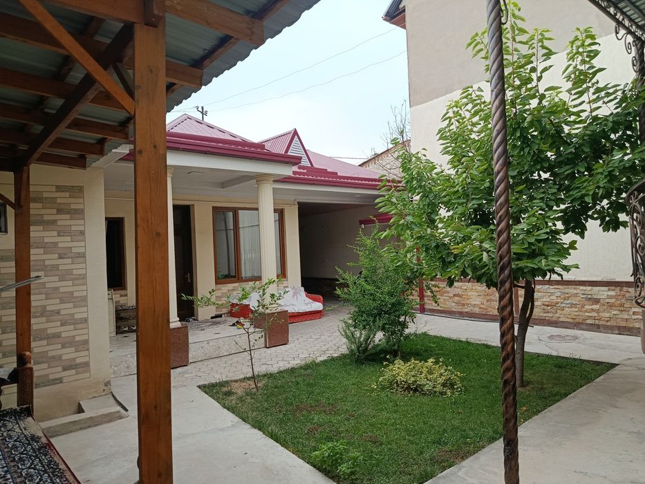 Uy hovli sotiladi