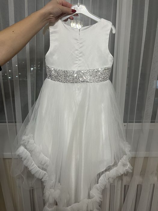 Нарядное платье на девочку