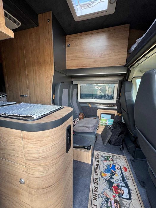 Autorulota CamperVan Premium Globe Traveller VoyagerZ-automat 4 locuri